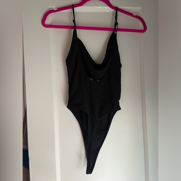NWOT Pull&Bear Black Asymmetrical Neckline Bodysuit - Picture 2 of 2